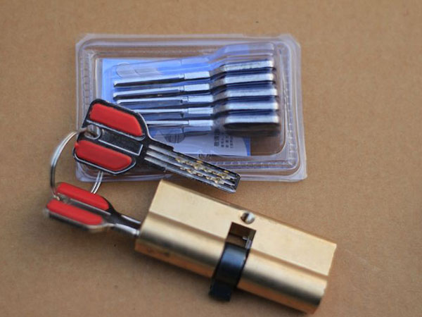 源城24小时上门开锁公司